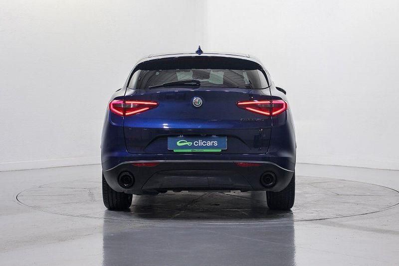Usado Alfa Romeo Stelvio Sprint 190 CV (139 kW) 2021 Azul SUV
