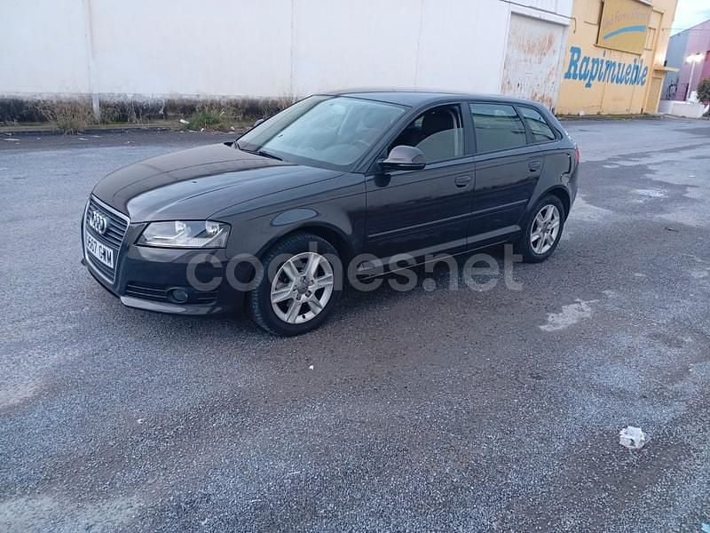 Negro Usado 2010 Audi A3 Attraction Berlina | 7500 € (Precio justo) - Imagen 1/4