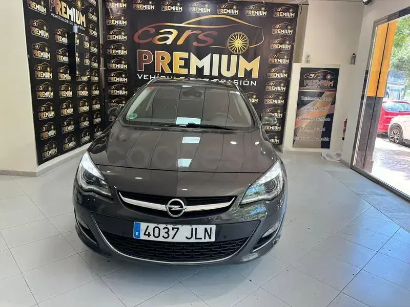 Usado Opel Astra Excellence 136 CV (100 kW) 2016 Gris / plata Familiar
