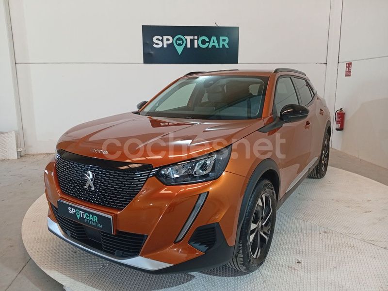 Usado Peugeot 2008 Allure 130 CV (95 kW) 2022 Naranja SUV