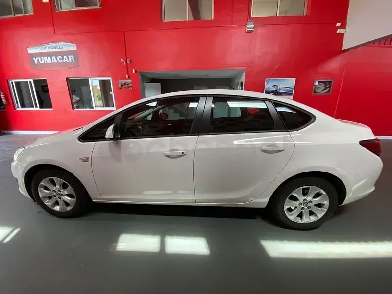 Usado Opel Astra Elegance 140 CV (102 kW) 2016 Blanco Berlina