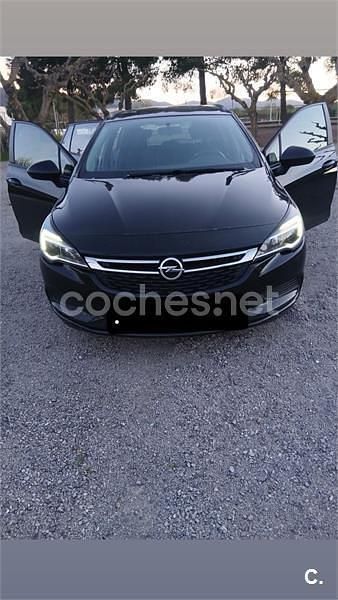 Usado Opel Astra Excellence 110 CV (80 kW) 2018 Negro Familiar