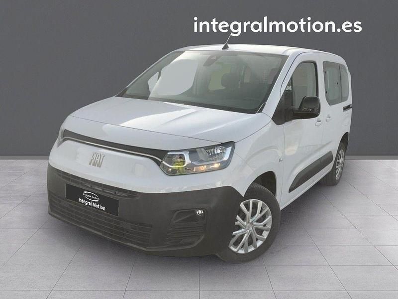 Usado Fiat Doblò 102 CV (75 kW) 2024 Blanco Monovolumen