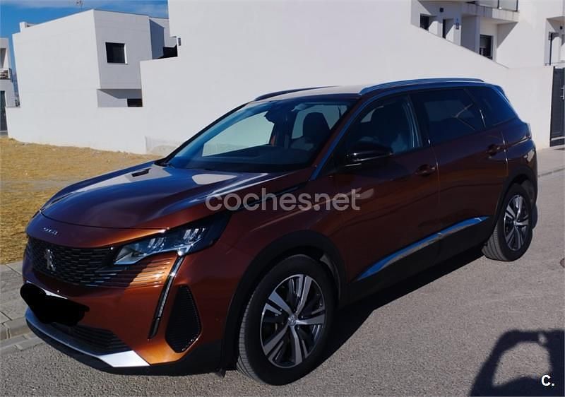 Usado Peugeot 5008 Allure 130 CV (95 kW) 2022 Marrón Monovolumen