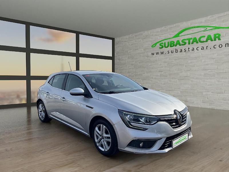 Usado Renault Mégane IV Business 95 CV (69 kW) 2019 Gris Berlina