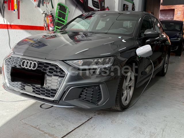 Gris / plata Usado 2021 Audi A3 Sportback e-tron S-Line Berlina | 25.500 € (Un poco caro) - Imagen 1/4
