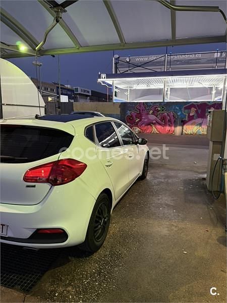 Usado Kia Ceed GT 90 CV (66 kW) 2015 Blanco Berlina