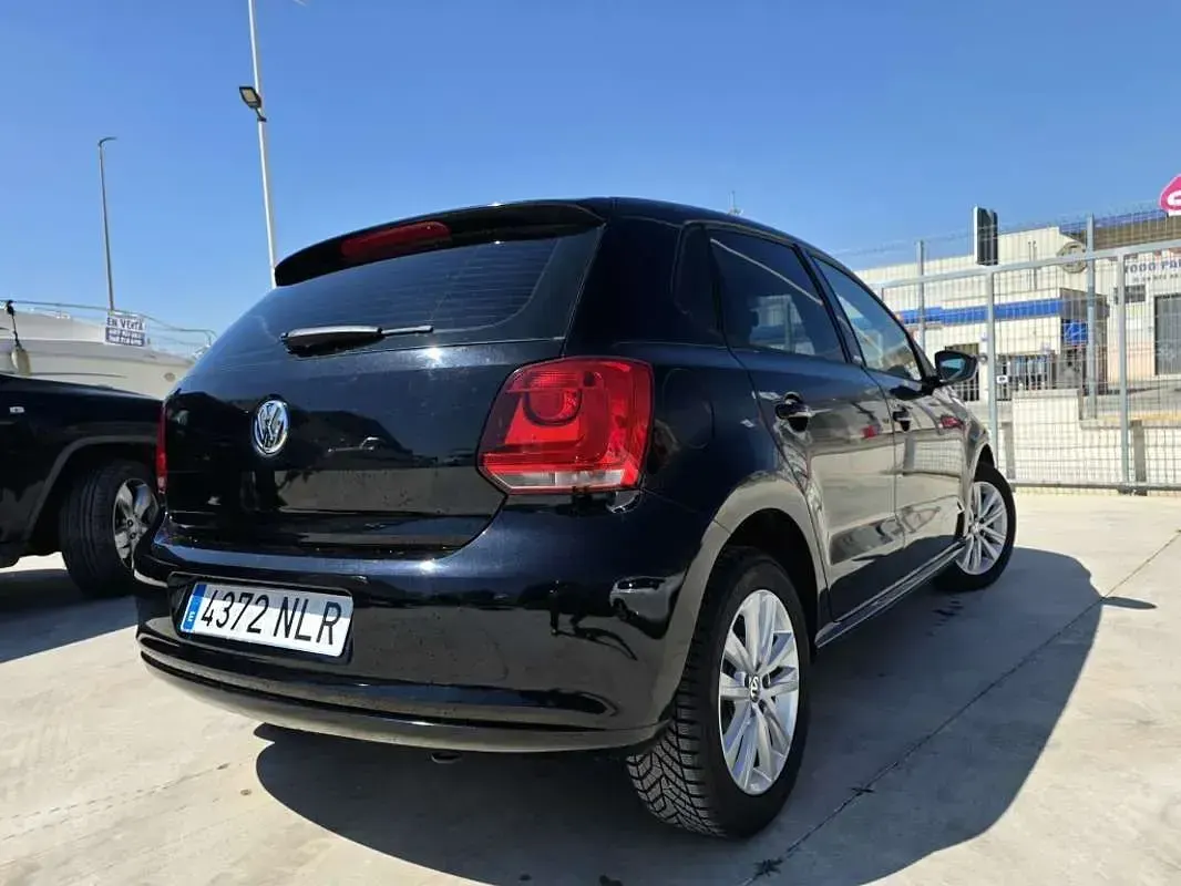 Usado VW Polo Advance 60 CV (44 kW) 2012 Negro Utilitario