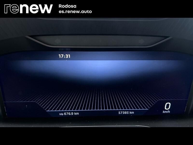 Usado Skoda Karoq Ambition 150 CV (110 kW) 2022 Blanco SUV