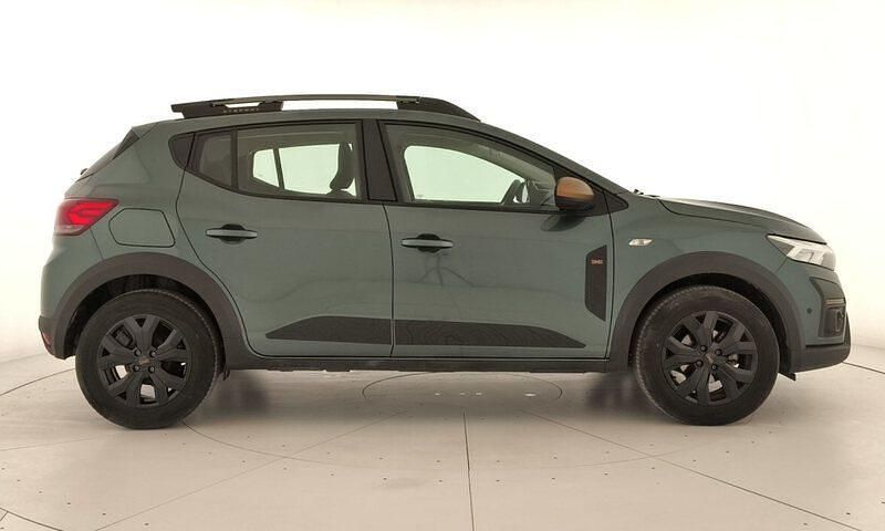 Usado Dacia Sandero Extreme 100 HP (73 kW) 2025 Verde Sedan
