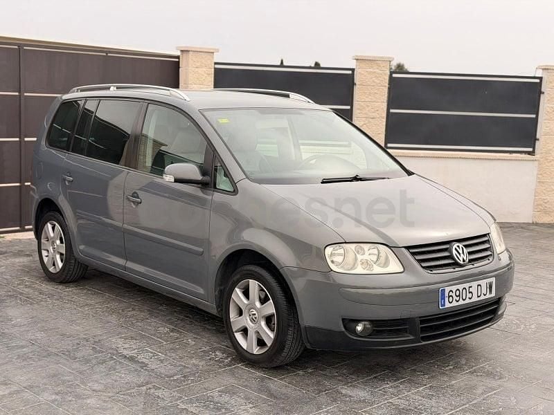 Usado VW Touran Advance 140 CV (102 kW) 2005 Gris / plata Monovolumen
