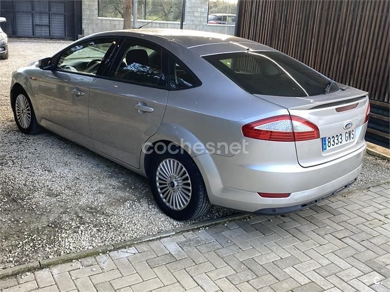 Usado Ford Mondeo 125 CV (91 kW) 2010 Gris / plata Berlina