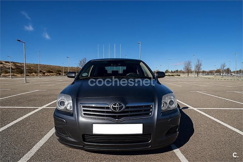 Gris / plata Usado 2006 Toyota Avensis Sol Berlina | 6900 € (Precio justo) - Imagen 1/4