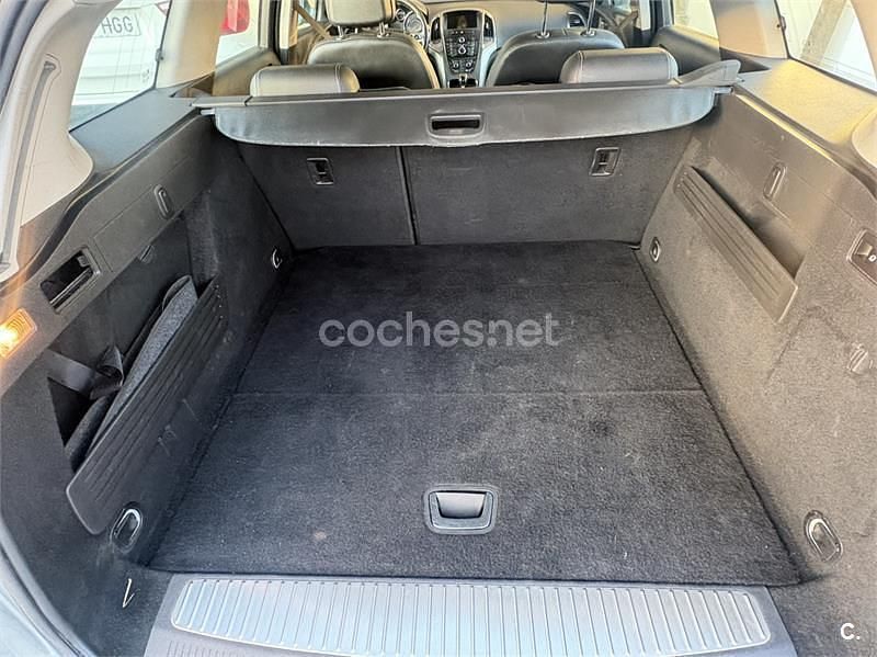 Usado Opel Astra Sportive 125 CV (91 kW) 2012 Gris / plata Familiar