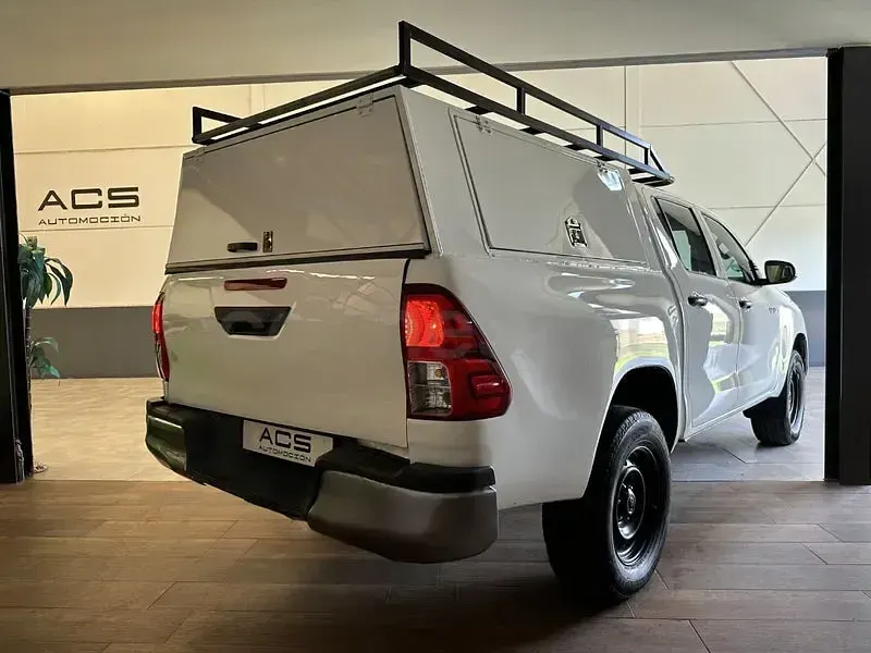 Usado Toyota HiLux 150 CV (110 kW) 2023 Blanco Pickup/Camioneta