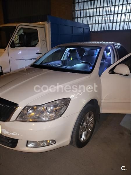 Usado Skoda Octavia Ambition 98 CV (72 kW) 2012 Blanco Berlina