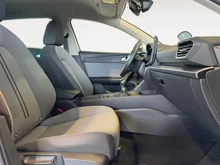 Usado Seat Leon Style 116 CV (85 kW) 2025 Gris