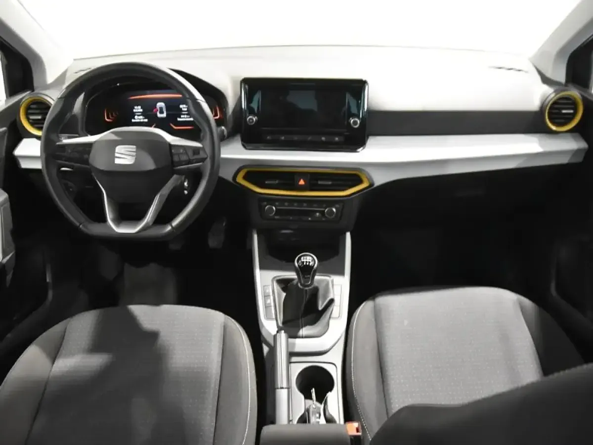 Usado Seat Arona Style 115 CV (84 kW) 2025 Gris/plata SUV