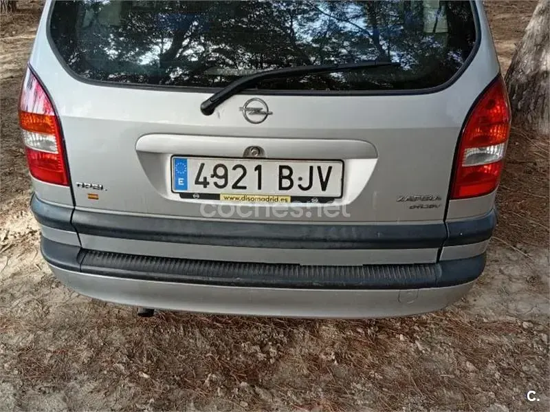 Usado Opel Zafira Elegance 100 CV (73 kW) 2002 Gris / plata Monovolumen