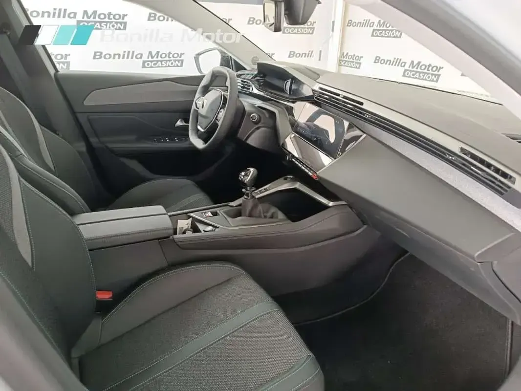 Usado Peugeot 308 Allure 131 CV (96 kW) 2025 Blanco Berlina