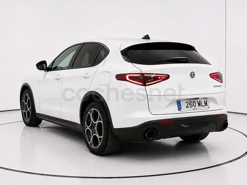 Usado Alfa Romeo Stelvio Sprint 160 CV (117 kW) 2023 Blanco SUV