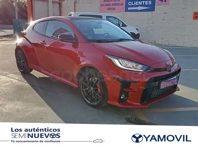 Usado Toyota Yaris 261 CV (191 kW) 2021 Rojo Utilitario