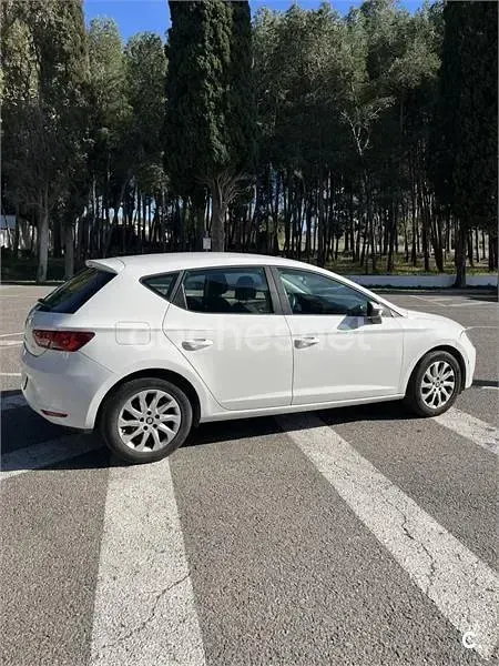 Usado Seat Leon Reference 105 CV (77 kW) 2015 Blanco Berlina
