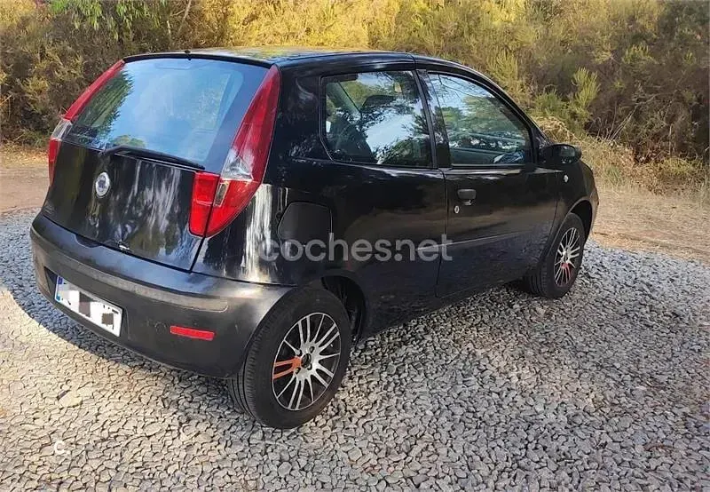 Usado Fiat Punto Classica 60 CV (44 kW) 2007 Negro Utilitario