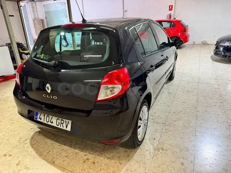 Usado Renault Clio II 75 CV (55 kW) 2009 Negro Berlina