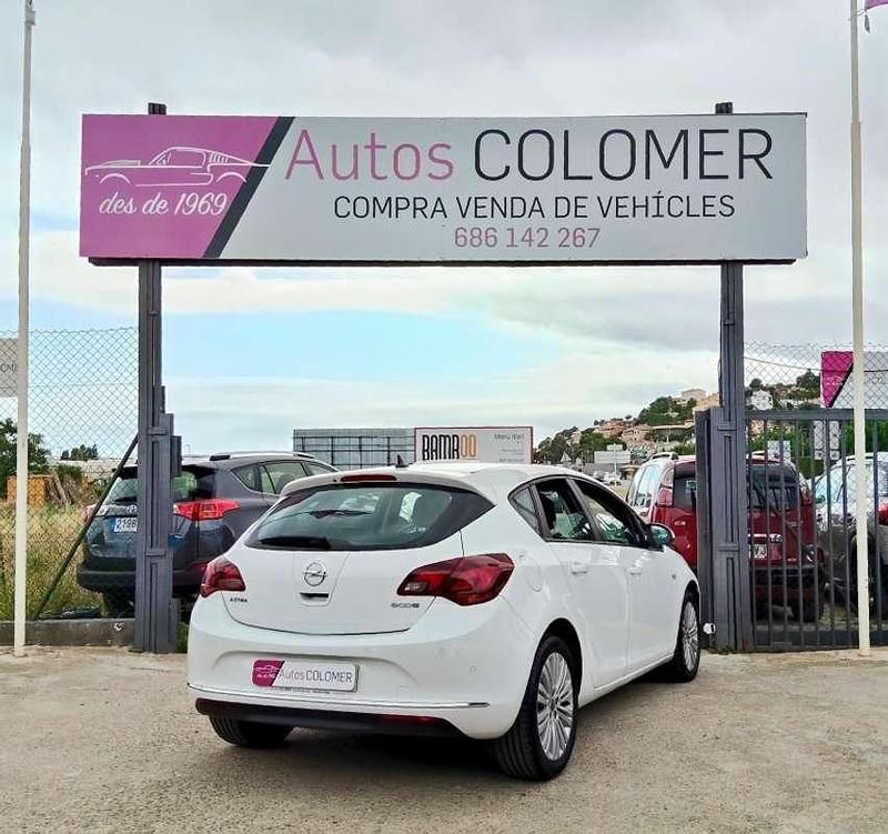 Usado Opel Astra Selective 140 CV (102 kW) 2014 Blanco Utilitario
