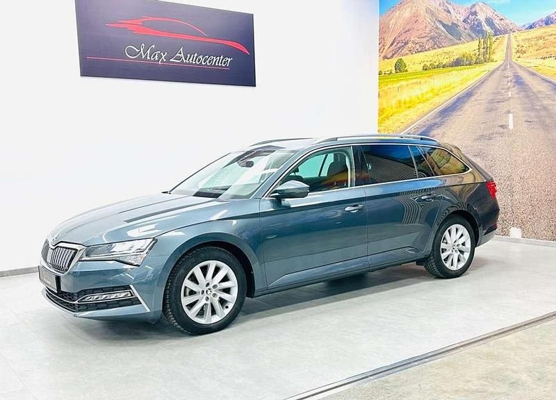 Usado Skoda Superb Style 218 CV (160 kW) 2020 Gris Familiar