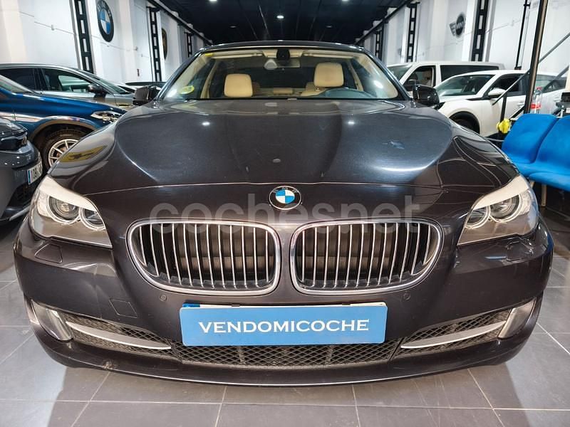 Gris / plata Usado 2012 BMW 520 Comfort Edition Berlina | 15.990 € (Un poco caro) - Imagen 1/4
