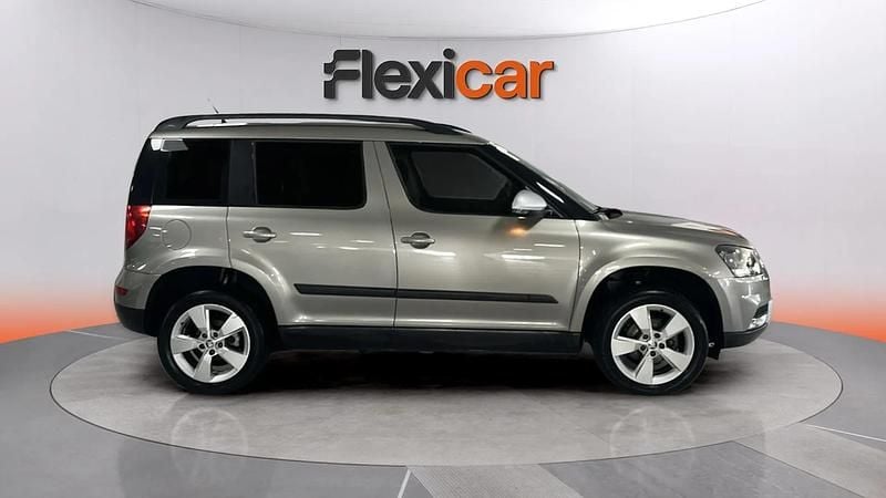 Usado Skoda Yeti Active 105 CV (77 kW) 2015 Gris SUV