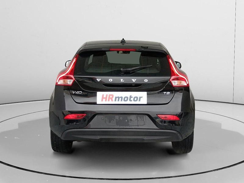 Usado Volvo V40 Momentum 122 CV (89 kW) 2016 Negro Utilitario