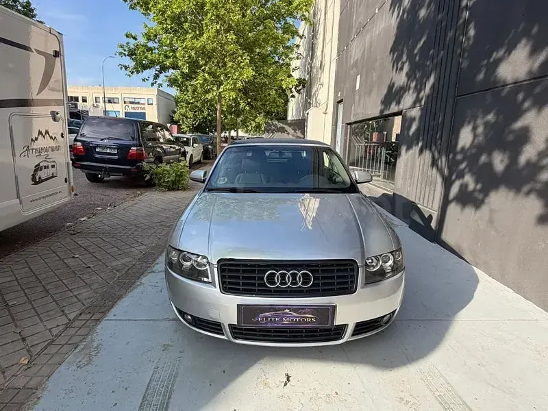 Usado Audi A4 Cabriolet 220 CV (161 kW) 2005 Gris / plata Descapotable