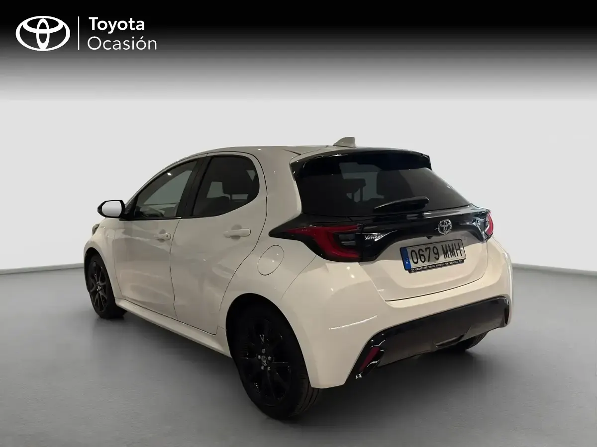 Begagnad Toyota Yaris Style 116 HK (85 kW) 2023 Vit Halvkombi