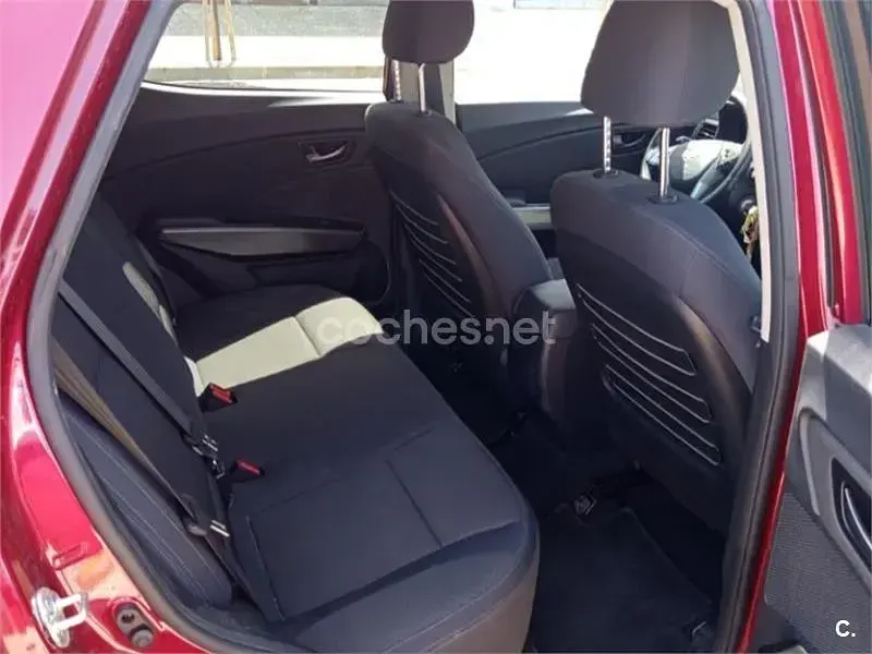 Usado SsangYong Tivoli 163 CV (119 kW) 2021 Granate SUV