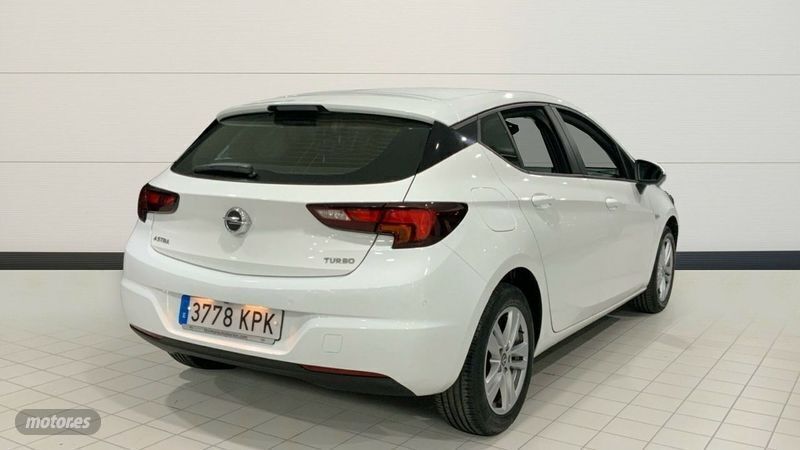 Usado Opel Astra Selective 125 CV (91 kW) 2018 Blanco Familiar