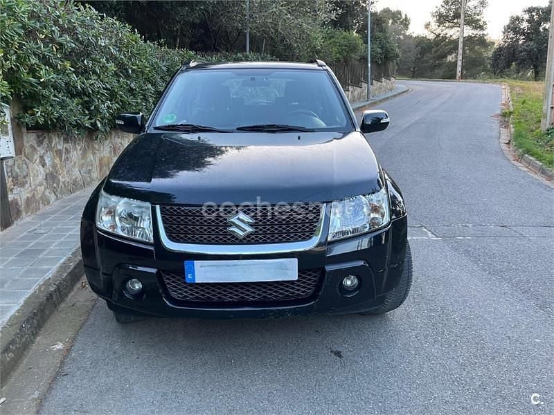 Usado Suzuki Grand Vitara 106 CV (77 kW) 2010 Negro SUV
