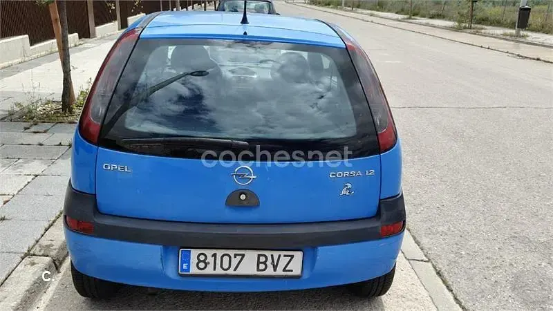 Usado Opel Corsa Comfort 75 CV (55 kW) 2002 Azul Utilitario