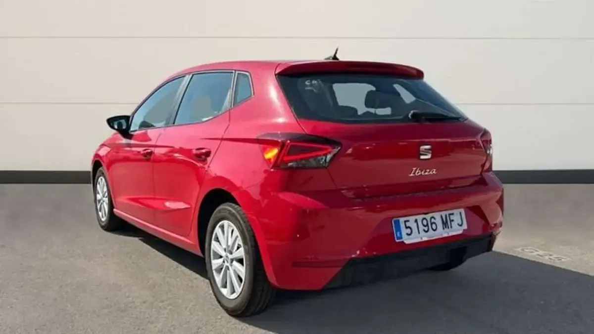 Usado Seat Ibiza Style 110 CV (80 kW) 2023 Rojo Utilitario