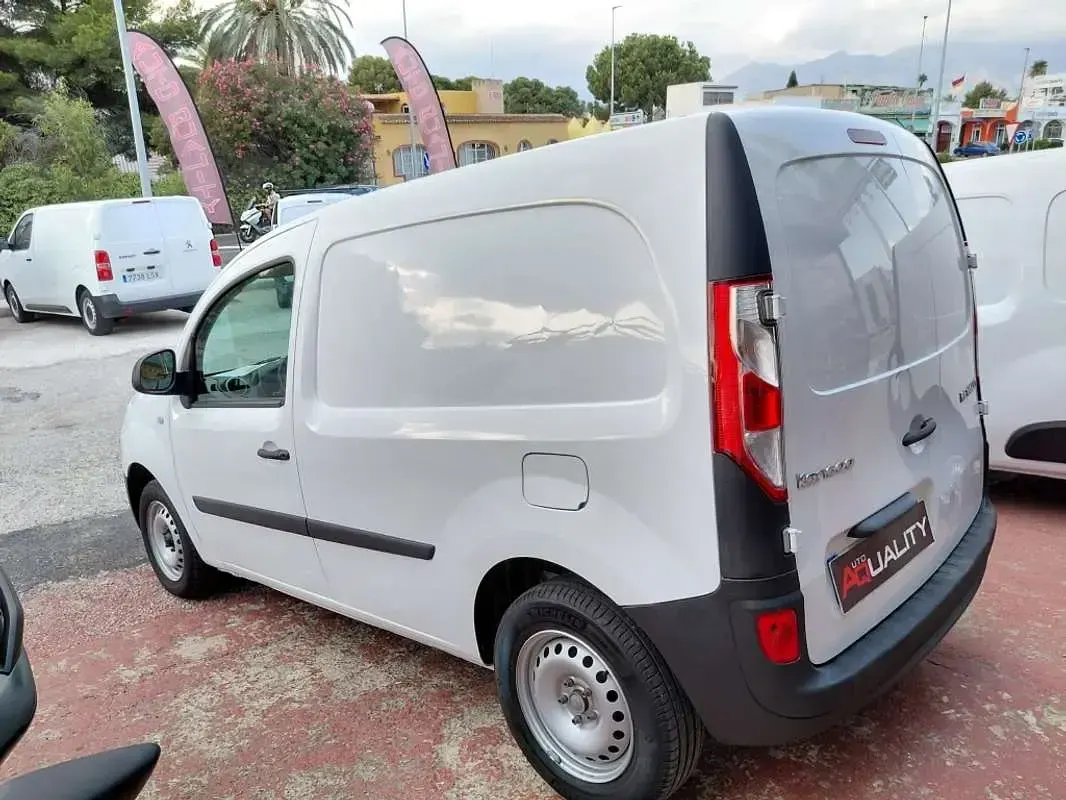 Usado Renault Kangoo 75 CV (55 kW) 2020 Blanco Monovolumen