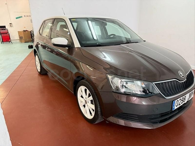 Usado Skoda Fabia Ambition 110 CV (80 kW) 2015 Marrón Berlina