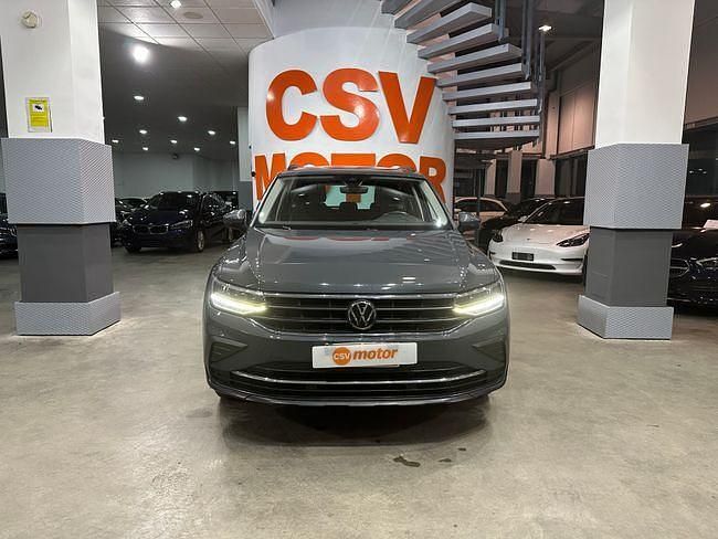 Usado VW Tiguan Life 245 CV (180 kW) 2023 Gris / plata SUV