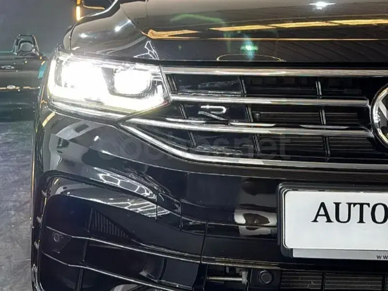 Usado VW Tiguan R 320 CV (235 kW) 2023 Negro SUV