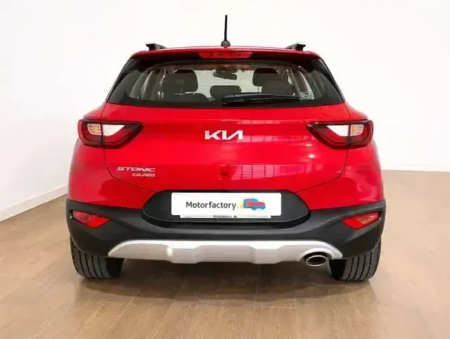 Usado Kia Stonic 101 CV (74 kW) 2021 Burdeos SUV