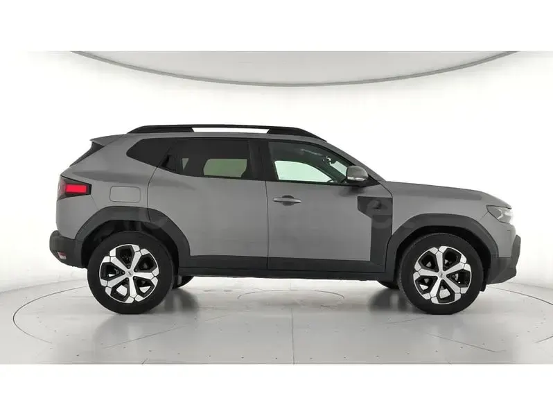 Usado Dacia Duster Journey 130 CV (95 kW) 2025 Gris / plata SUV