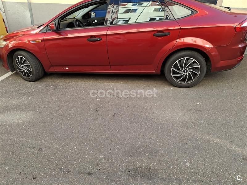Usado Ford Mondeo Trend 125 CV (91 kW) 2009 Rojo Berlina