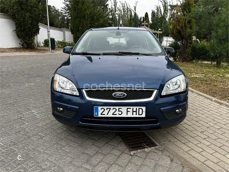 Usado Ford Focus Ghia 115 CV (84 kW) 2006 Azul Berlina