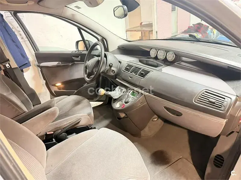 Usado Fiat Ulysse Emotion 128 CV (94 kW) 2005 Gris / plata Monovolumen